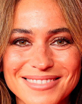 María Verdoy as Camarera Bar