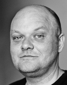 Michal Kosakowski as Extra in theater