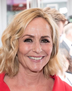 Angela Groothuizen as Angela