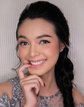 Claudia Andhara