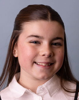 Naoise Kelly as Nell Casey