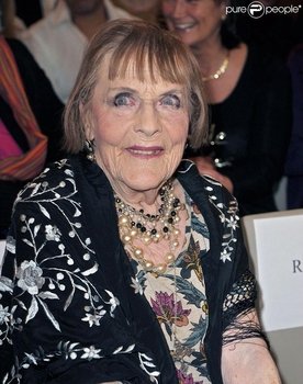 Mado Maurin as La voisine