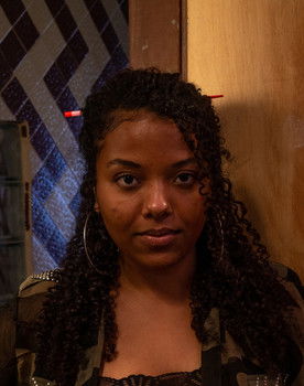 Beatriz Oliveira as Luana