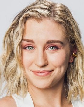 Taylor Misiak as Kara