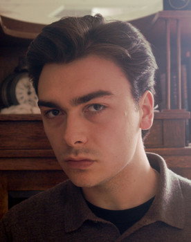 Andreas van Riet as Gregor Samsa