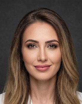 Çisil Oral as Dilek