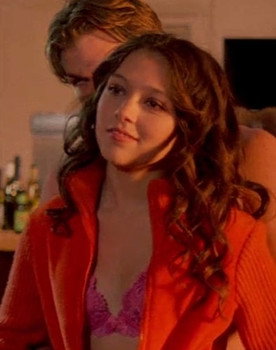 Holly Towne as Robyn