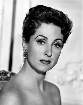 Danielle Darrieux as Hedwige