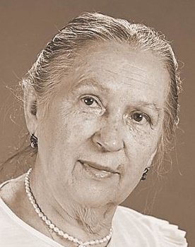 Galina Dyomina as Aunt Polya