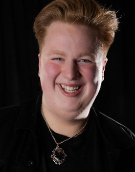 Robbie Exstrom as Elliot Gold