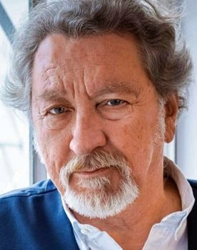 Robert Guédiguian as Self