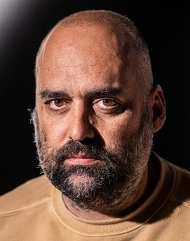 Sérgio Graciano as Homem Manutenção