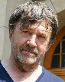 Olek Krupa as Tom Kuron