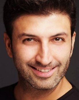 Egemen Yavuz as Vezir Isfahani