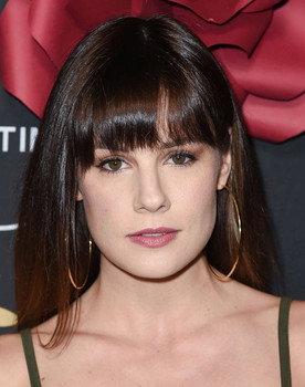 Chelsea Hobbs as Lauren Carlton