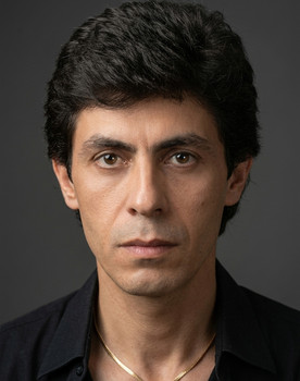 Taşkın Sabah as Murat
