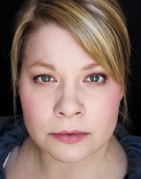 Jodi Kingsley as Evelyn
