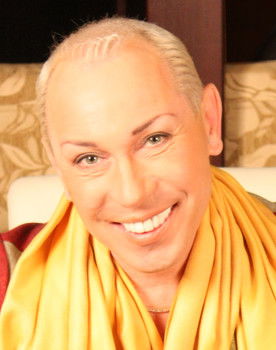 Alexander Peskov as Виктор Альбертович