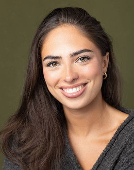 Rosie Rayner as Cecelia