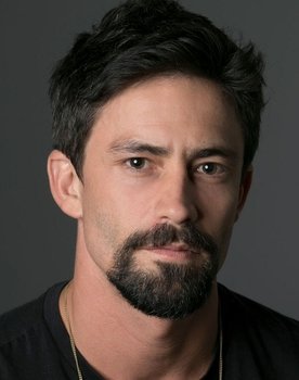 Tiago Correa as Santos Male Medic