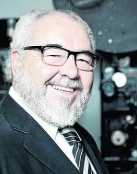 Julio Fernández as Self