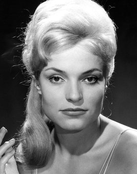 Silvia Simon as Karin