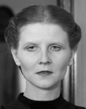 Irm Hermann as Apothekerin