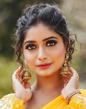 Akshata Deshpande as Anjali Sushanth Arus