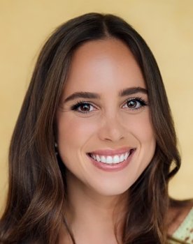 Zoe Oedekerk as Liz Davis