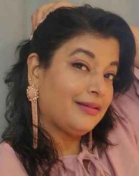 Ambika Ranjankar as Komal Hansraj Hathi