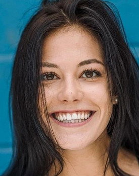 Franzi Schissler as Elera