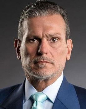 Guillermo García Cantú as Aarón