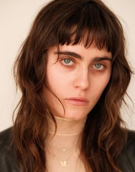 Ally Loannides as Eve