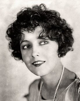 Betty Bronson as Lucy Blake