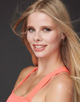 Larissa Neumann as Cherry