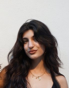 Alba Gisbert as Ainara (joven)