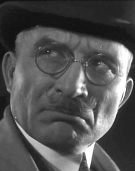 Vladimir Chernyavskiy as Avgust Kroon