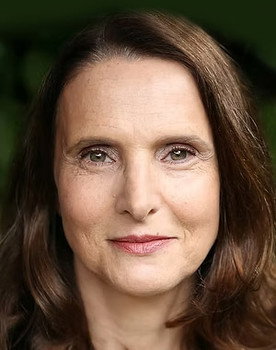 Kitty Martin as Maggie