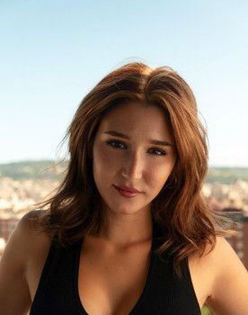 Thais Martin as Caitlin