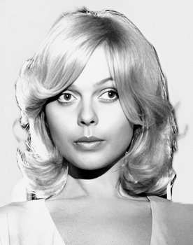 Lillian Müller as Veronica