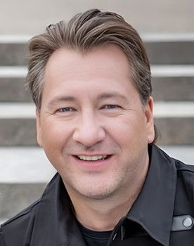 Claudius Dreilich as Sänger