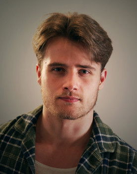 Ethan Nelson as Daniel Walsh