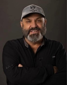 Mike Elliott as Detective #1