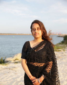 Sanya Kulshreshtha as Girl