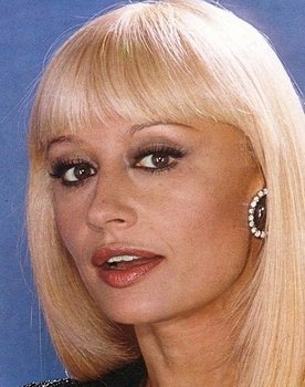 Raffaella Carrà as Leuconia