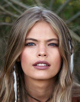 Flavia Hojda as Betty