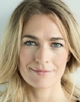 Laura Sofia Bach as Cecilie