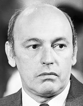 Antonio Patiño as Aloísio