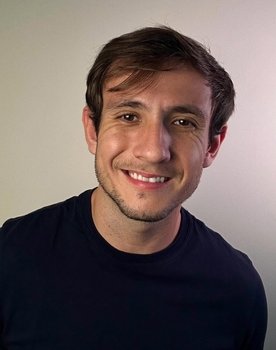 Orlando Rodrigues as Detective Charlie