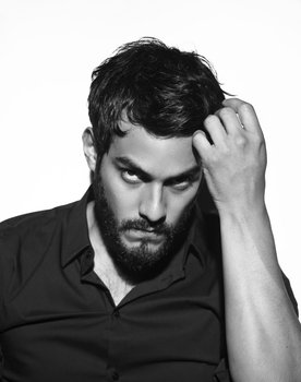 Hugo Catalán as Simón